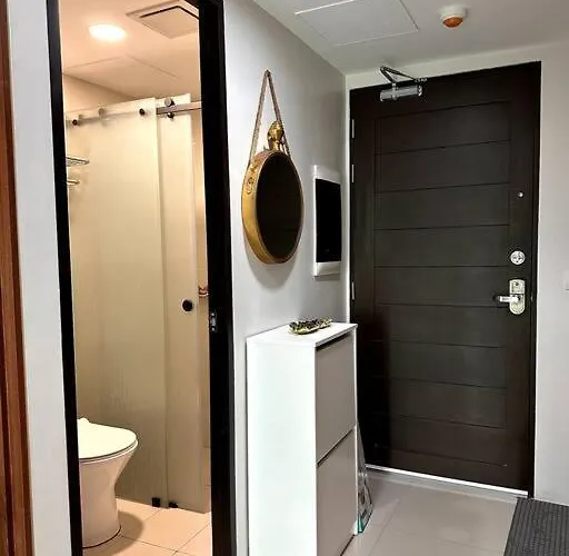New & Spacious Unit In Qc W/ Wifi & Netflix Manila