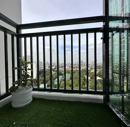 New & Spacious Unit In Qc W/ Wifi & Netflix Apartment