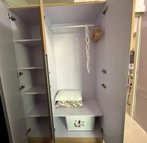 New & Spacious Unit In Qc W/ Wifi & Netflix Apartment