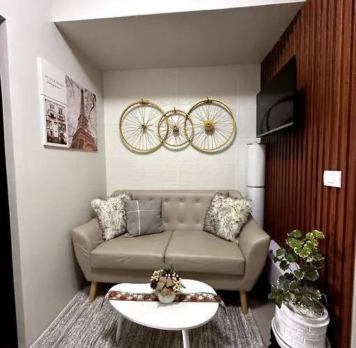 New & Spacious Unit In Qc W/ Wifi & Netflix *