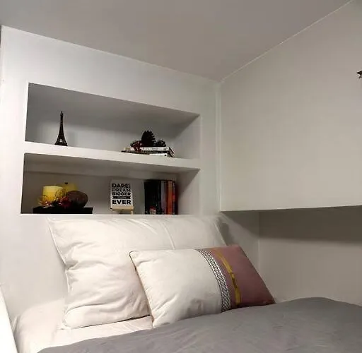 New & Spacious Unit In Qc W/ Wifi & Netflix Apartment