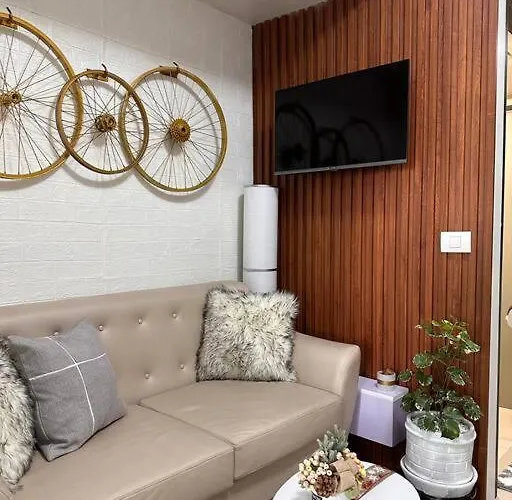 New & Spacious Unit In Qc W/ Wifi & Netflix Manila