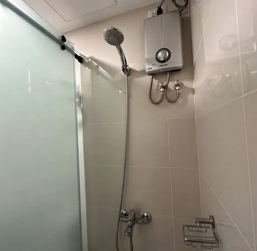New & Spacious Unit In Qc W/ Wifi & Netflix * Manila