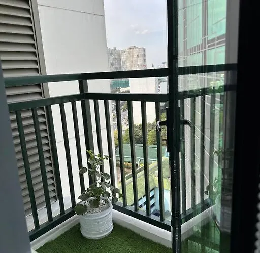 New & Spacious Unit In Qc W/ Wifi & Netflix Apartment Manila