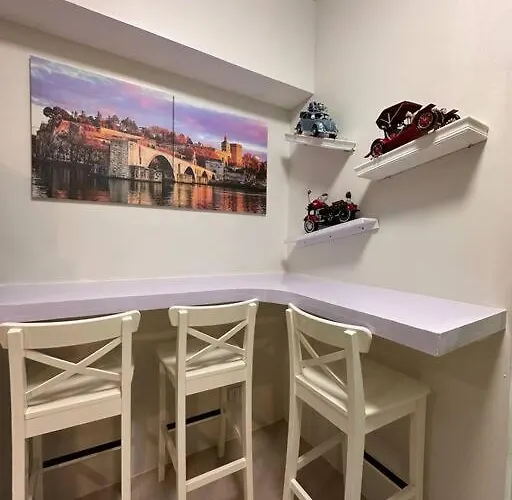 New & Spacious Unit In Qc W/ Wifi & Netflix Apartment